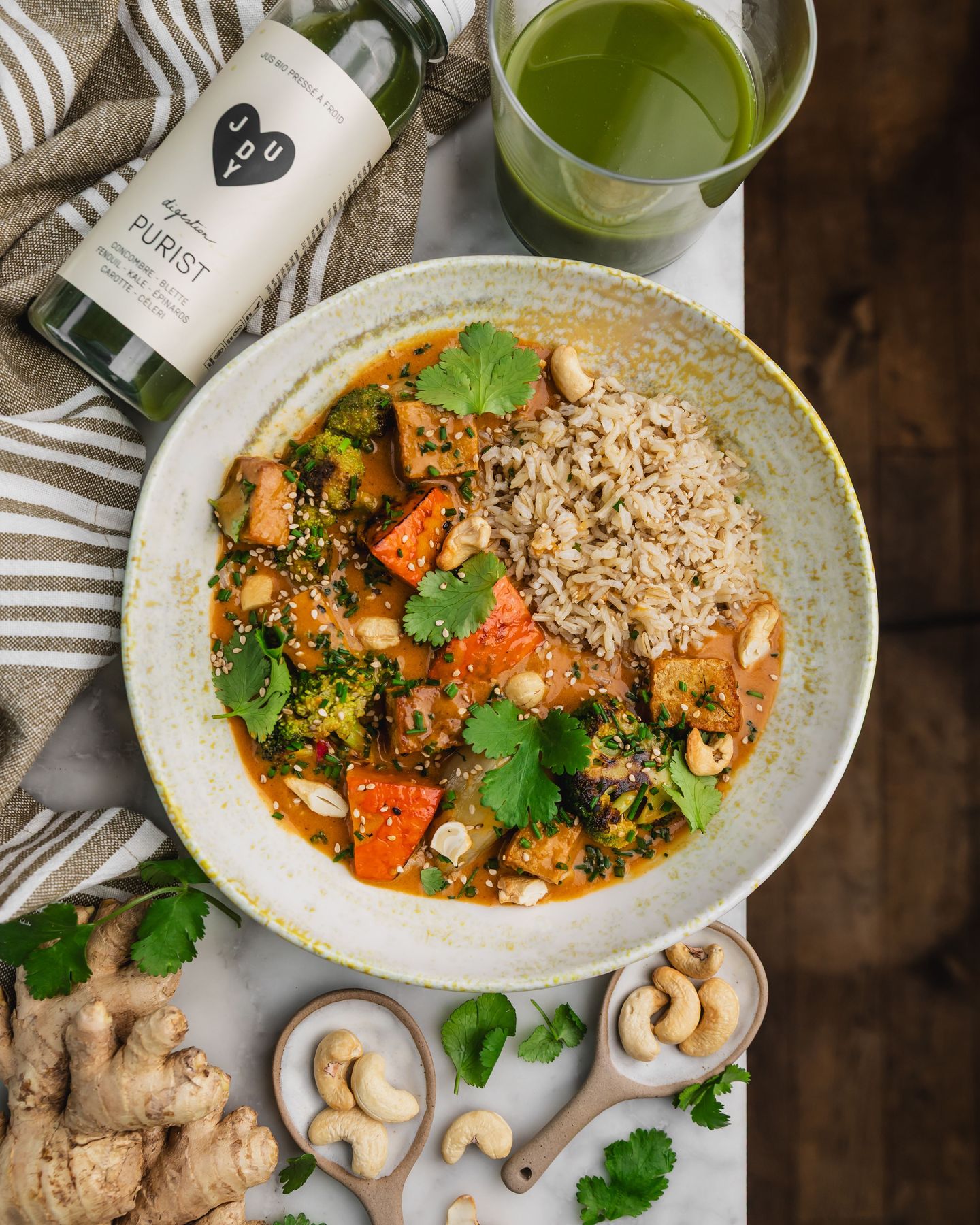 BALANCED & FLAVORFUL 🌶️
Riche en épices, notre Thai Red Curry soutient naturellement l’immunité et la digestion.
Un plat vegan gourmand qui fait aussi du bien au corps.
📸 @alicepages
#veganparis #sansglutenparis #restaurantparis6 #restaurantparis1 #healthyparis #glutenfreeparis #brunchparis