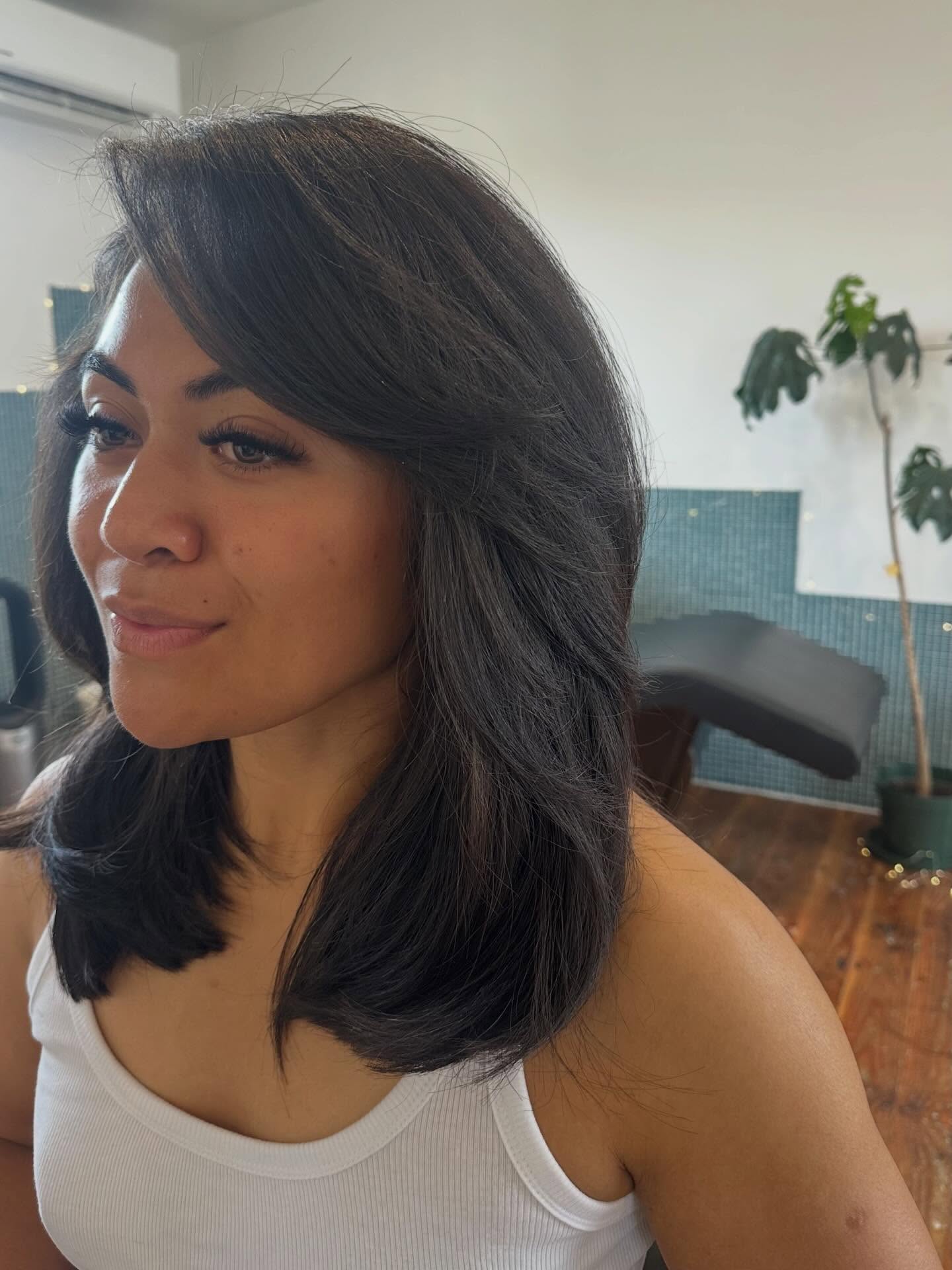 A stunning cut & blowout by the wonderful Yasmin 🪷<3
#yuduyuhairsalon #hairstylist #sustainablesalons #tamakimakaurau #davines