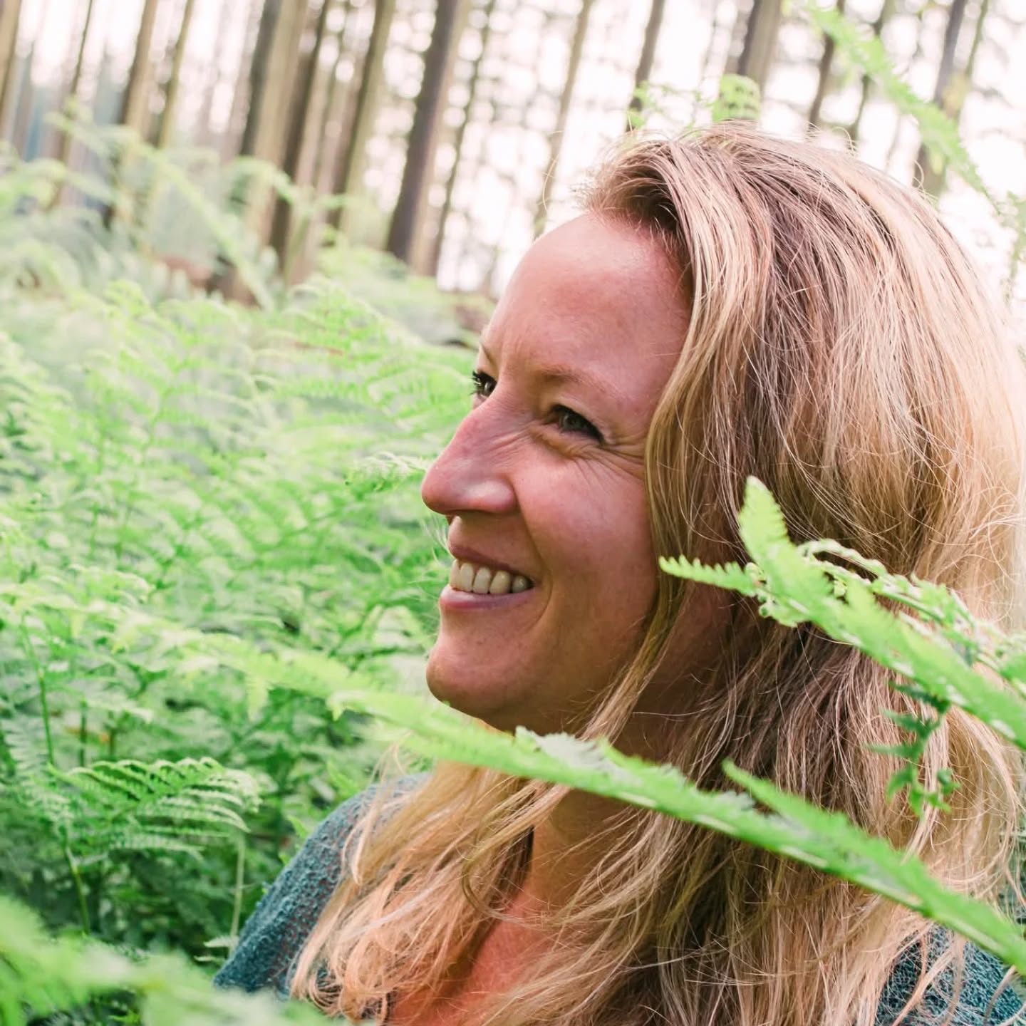 ✨ Il y a eu un moment où j’ai compris que…
Je pouvais continuer à accumuler des outils,
chercher encore à l’extérieur,
essayer d’être “plus prête”…
ou décider enfin de faire confiance à ce que je portais déjà en moi.
Avant, je pensais qu’il me manquait toujours quelque chose.
Aujourd’hui, je sais que ce n’était pas un manque de savoir.
C’était un manque de clarté.
Quand tout s’aligne intérieurement,
on accompagne autrement.
On travaille autrement.
On rayonne autrement.
Et peut-être que toi aussi, tu es à ce moment charnière.
🌿 Si ça résonne, la masterclass est là :
https://caracterre.systeme.io/masterclassmai26
#conscience #entrepreneur #feminineenergy #masterclass