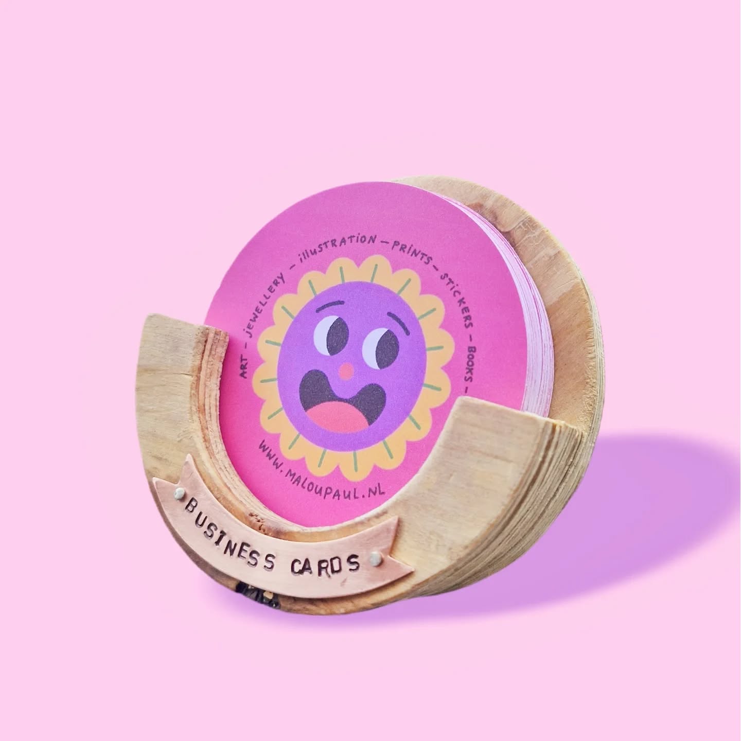 Couldn't resist and made a little copper banner on my business card holder. Love these little finishing touches.
#itsallinthedetails #details #finishingtouches #roundbusinesscards #businesscarddesign