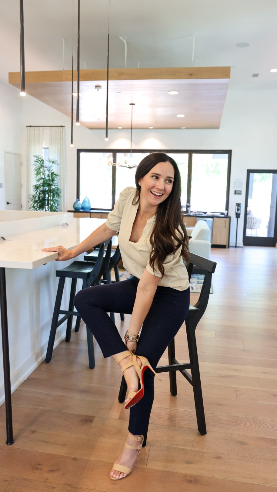 Let's talk about the importance of adding multiple layers to your b-roll. There's so much science showing that the brain stays engaged longer when there are multiple movements in a video sequence or frame.
Next time you are filming b-roll, ask yourself, do you have enough motion, texture, and interesting background to capture a viewer's attention?
#broll #socialmediamarketing