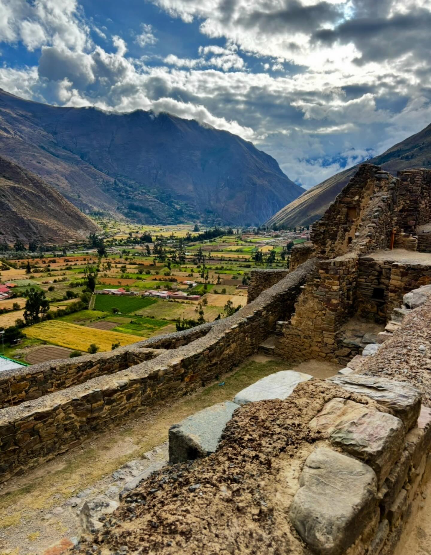 Views that make you stop mid-step and just take it all in ⛰️✨
Overlooking the Sacred Valley from the Ollantaytambo ruins… where ancient history meets some of the most unreal landscapes I’ve ever seen 🇵🇪🤍
#Ollantaytambo #SacredValley #PeruTravel #Wanderlust #TravelPhotography