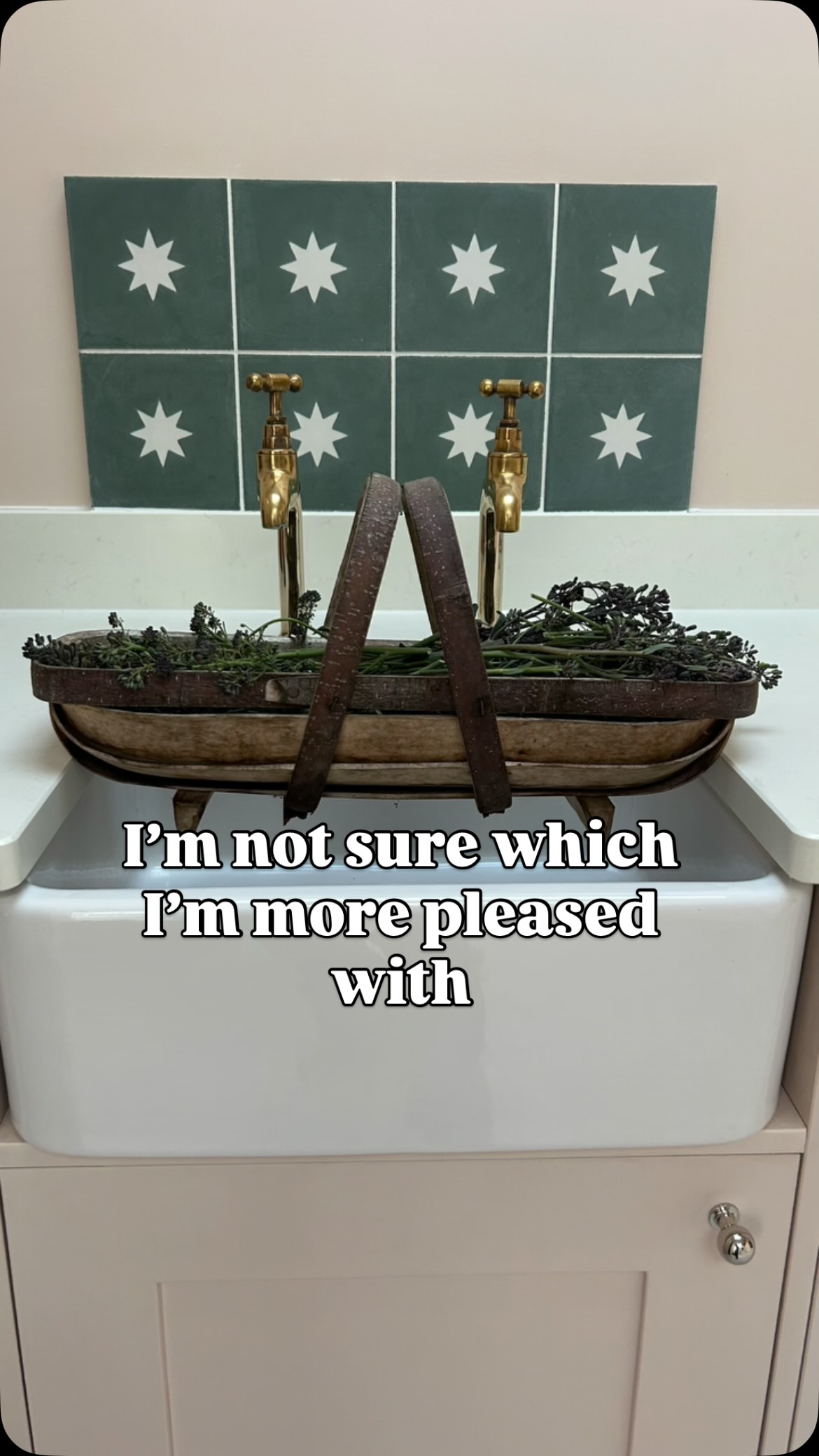 It’s a tough one but I think both, the broccoli and my useful vegetable sink in our new boot room! I saved the sink and taps for 20 years dreaming that one day I would have an area just for my fruit and veg 😃 I especially love that the broccoli matches the tiles! This is last broccoli harvest, the recent warm weather has turned the florets a touch spindly but they are still tasty and we scoffed the lot. Happy Friday everyone 🌱 #broccoli #trug #housereno #grow
Tiles @bertandmay #gift
Paint @coatpaints gift
Floor tiles @mandarinstoneofficial Sink and taps reused from our renovations Trug @thetruggery