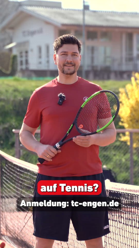 🎾 Du wolltest schon immer mal Tennis ausprobieren, wusstest aber nie, wie du anfangen sollst? Jetzt ist deine Chance!
Am 26. April findet auf unserer Anlage wieder unser beliebtes Frühlingsturnier „Tennis & Grill“ statt – und dieses Jahr haben wir etwas ganz Besonderes für euch:
den TC Engen Anfängertreff!
👉 Kostenlos & unverbindlich
👉 Perfekt für Einsteiger ohne Vorkenntnisse
👉 Schläger & Bälle stellen wir
👉 Einfach anmelden und loslegen
In nur einer Stunde zeigen wir dir spielerisch die Grundlagen, damit du direkt deine ersten Bälle übers Netz bekommst.
Und danach? Bleib einfach da! Genieße einen entspannten Tag auf unserer Anlage mit spannenden Matches, kühlen Getränken, Kaffee, Kuchen und Snacks. Bring gerne Freunde & Familie mit!
Was? Tennis – kostenlos für Anfänger
Wann? Sonntag, 26. April, 12:30 – 13:30 Uhr
Wo? Auf der Anlage des Tennisclubs Engen
Neugierig geworden? Dann melde dich jetzt an und lerne den TC Engen kennen!
Alle Infos auf www.tc-engen.de