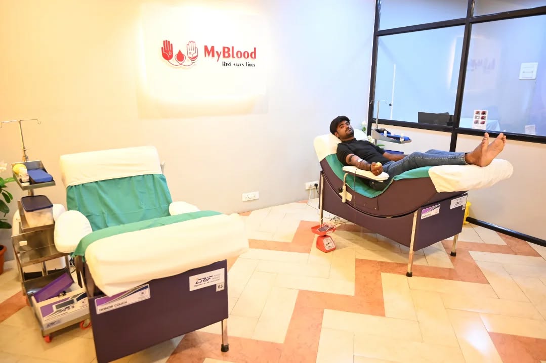 We sincerely appreciate Shivaji Hotakar for voluntarily donating blood at Myblood Charitable Blood Bank and supporting this noble life-saving initiative. His generous act strengthens the efforts to provide timely assistance to patients in critical need and reflects a deep sense of compassion and responsibility
.
.
.
#maheshfoundation #bloodbank #belagavi #karnataka #india