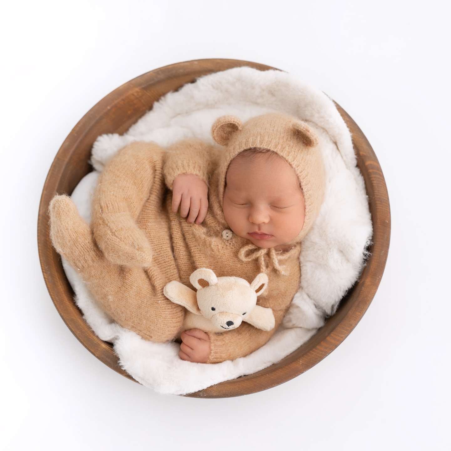 Newborn sessions are, without a doubt, my specialty.
I’ve been capturing newborns for over 6 years and now teaching photographers how to do the same.
Because the truth is... it’s not easy.
Not without a method. Not without experience.
There is such a deep responsibility in this work.
A balance of safety, skill, and energy that either creates a calm, beautiful experience... or it doesn’t.
Handling a baby is a privilege.
And it matters that your baby is not only safe, but truly respected during their session.
This is something I live and breathe in every newborn shoot with so much passion.
Because every baby deserves images that reflect not just how they looked in those early days, but how deeply they were adored.
Not only by their parents,
but by everyone lucky enough to be in their presence.
It’s a session that marks a beginning.
Hope. Celebration. Love.
My absolute favourite.
#newbornphotography #bestnewbornphotographer #familyphotography #newparent #ippva