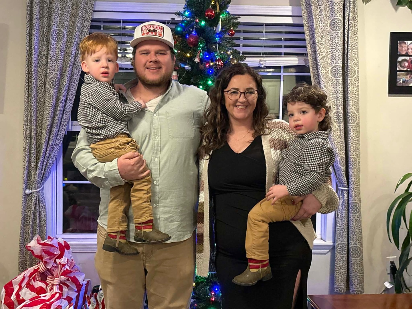 👋 Welcome Wednesday👋
Let’s start the day ☀️ with a little “nice to meet you” .
Help us welcome this sweet little family to our WK familia. 🌿
Time to plan Carrie’s perfect wedding weekend.
#wedknoxville #knoxvilleweddingplanner #knoxvilledayofcoordinator #plannersthattravel #smokymountainwedding