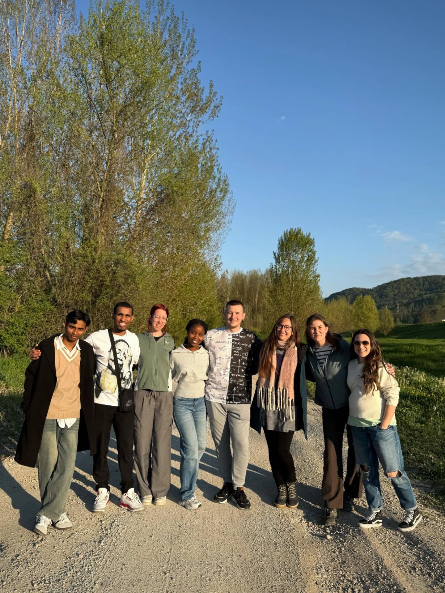 From 11–15 April, we participated in a training course in Brežice, together with around 25 participants, educators, psychologists and youth workers 🇸🇮
The training focused on Non-Violent Communication (NVC) and how to move from polarization to dialogue in youth work 🤝🏼
During the week, we explored:
• the role of empathy in communication
• understanding feelings and needs behind reactions
• active and empathetic listening
• the 4 steps of NVC (observations, feelings, needs, requests)
• different ways of responding to conflict (fight, flight, freeze, curiosity) 
We also worked with practical tools and exercises, such as:
✉️ communication activities using objects to represent different types of messages
😡 the “anger thermometer” for emotional awareness
🗣️ group reflections and dialogue methods
The training provided space to reflect on communication patterns, both in professional and everyday contexts, hvala!
#movit #erasmusplus