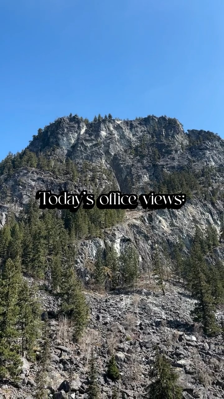 Nothing beats it. Doing what you love & finding a team that feels the same way is so good for the soul.
We are so lucky to live here and get to adventure with your dogs in the mountains. These office views will never get old.
#biscuitspetcare#whistler#mountainlife#hikingwithdogs#dogwalking