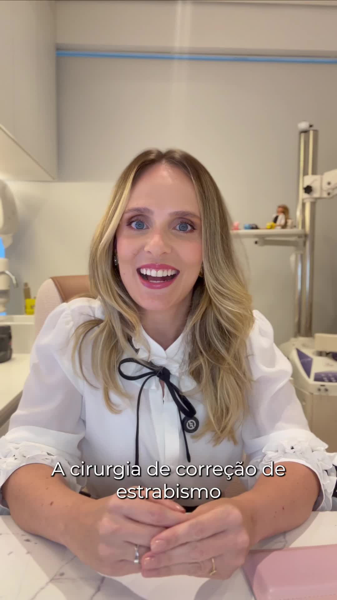 Muita gente com estrabismo evita fotos por insegurança com o olhar.
Com o tempo, isso pode impactar a autoestima e até a forma como a pessoa se posiciona socialmente.
Mas isso não precisa ser assim. O estrabismo tem tratamento, e a cirurgia pode ajudar a alinhar os olhos e devolver a confiança.
Se isso te incomoda, vale buscar avaliação.
Dra. Juliana Wagner Dada
Referência em Estrabismo adulto e infantil
Especialista em Oftalmologia Pediátrica
CRM39665
RQE35215
#estrabismo #saudeocular #oftalmopediatria