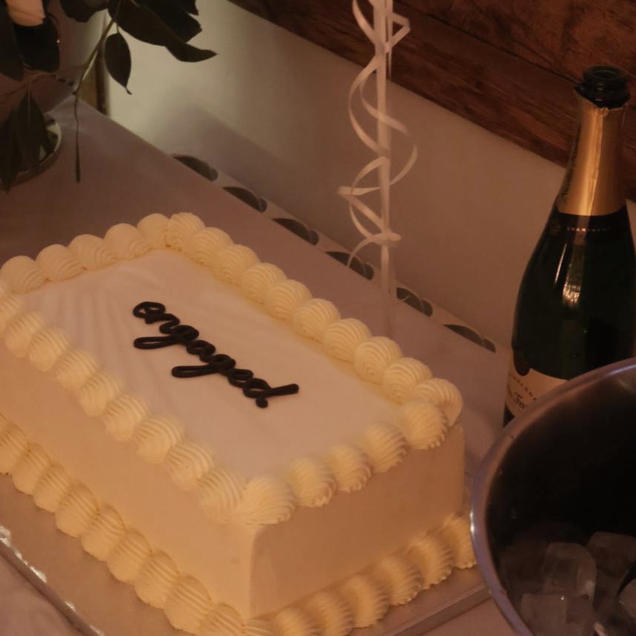 So much love for this super stylish engagement cake! The lovely Waite family have been ordering cakes from us for a few years now, and true to form, this was their signature flavour of white chocolate and coconut ‘Raffaello’ inspired!
A moment please for the script too- first take, free hand as always, but always feels more stressful on super simple cakes… nowhere to hide! 😆 Fourteen years of pastry cheffing under my belt, and I still have to take a breath before every inscription!
#engagementcake #weddingcake #dealkent #dealkentuk #kentcakes