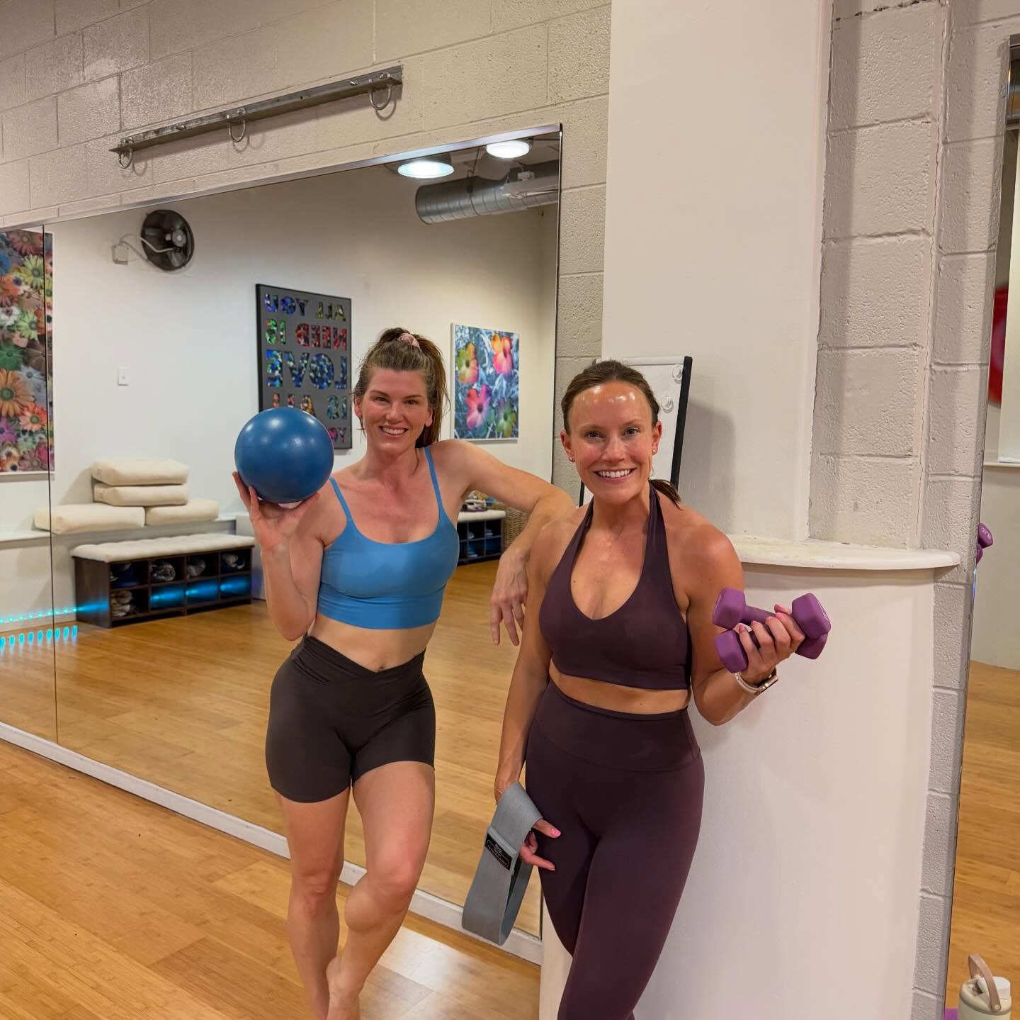 Saturday scenes 🥰 Enjoy the lovely weather everybody !
Shoutout @sculptwithdi for teaching her first pilates class at Focus!
#focusbrynmawr #saturdaysmiles #focusyoga