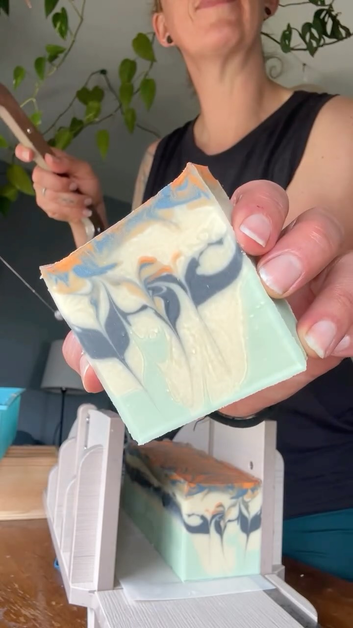 Considering keeping this one all for me 😅😅
I saw a really cool soap project and tried to replicate it. Failed miserably but I still think it came out pretty! This soap will be ready to buy mid May unless it “gets lost” 😬
#artisansoap #shoplocal #naturalskincare #tallowsoap #smallbusinesslove