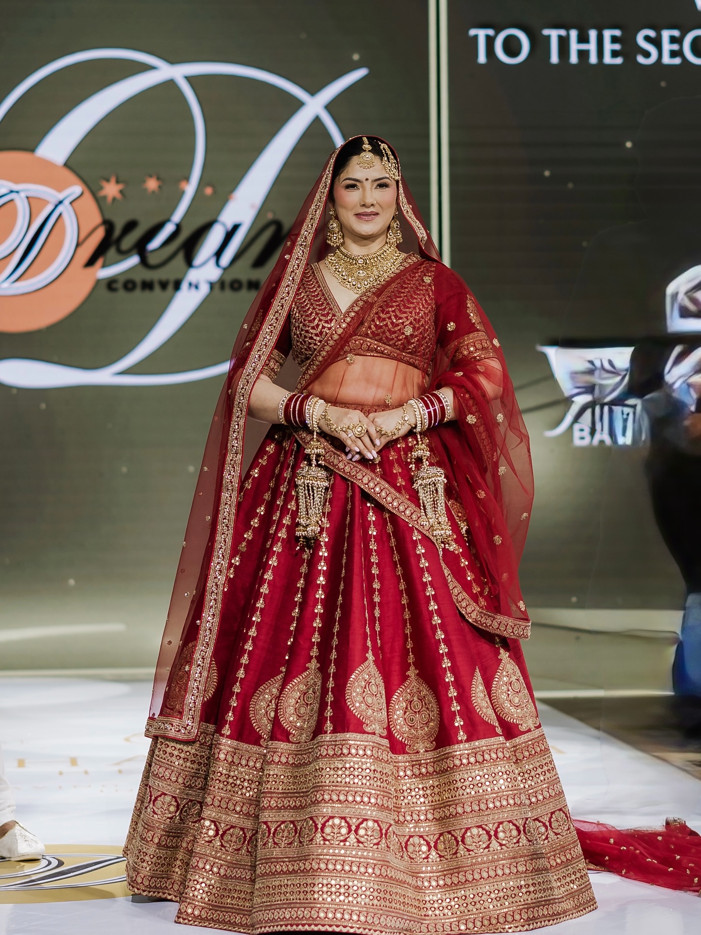 Turning heads, owning the runway, Chandan Fashion✨
.
.
.
#explore #exploremore #chandanfashion #chandanfashionbride #lehenga