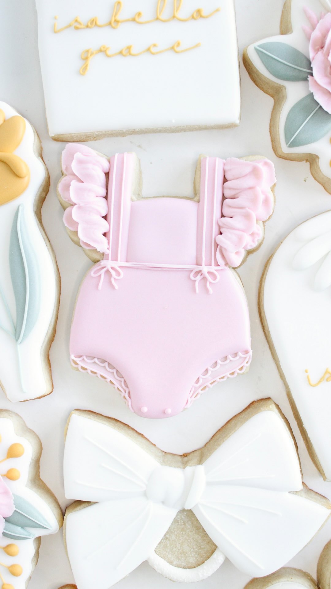 Watching this one come to life might be my favorite part… the soft blush color, ruffles, and those tiny finishing touches that make it feel extra special. 🫶🏼