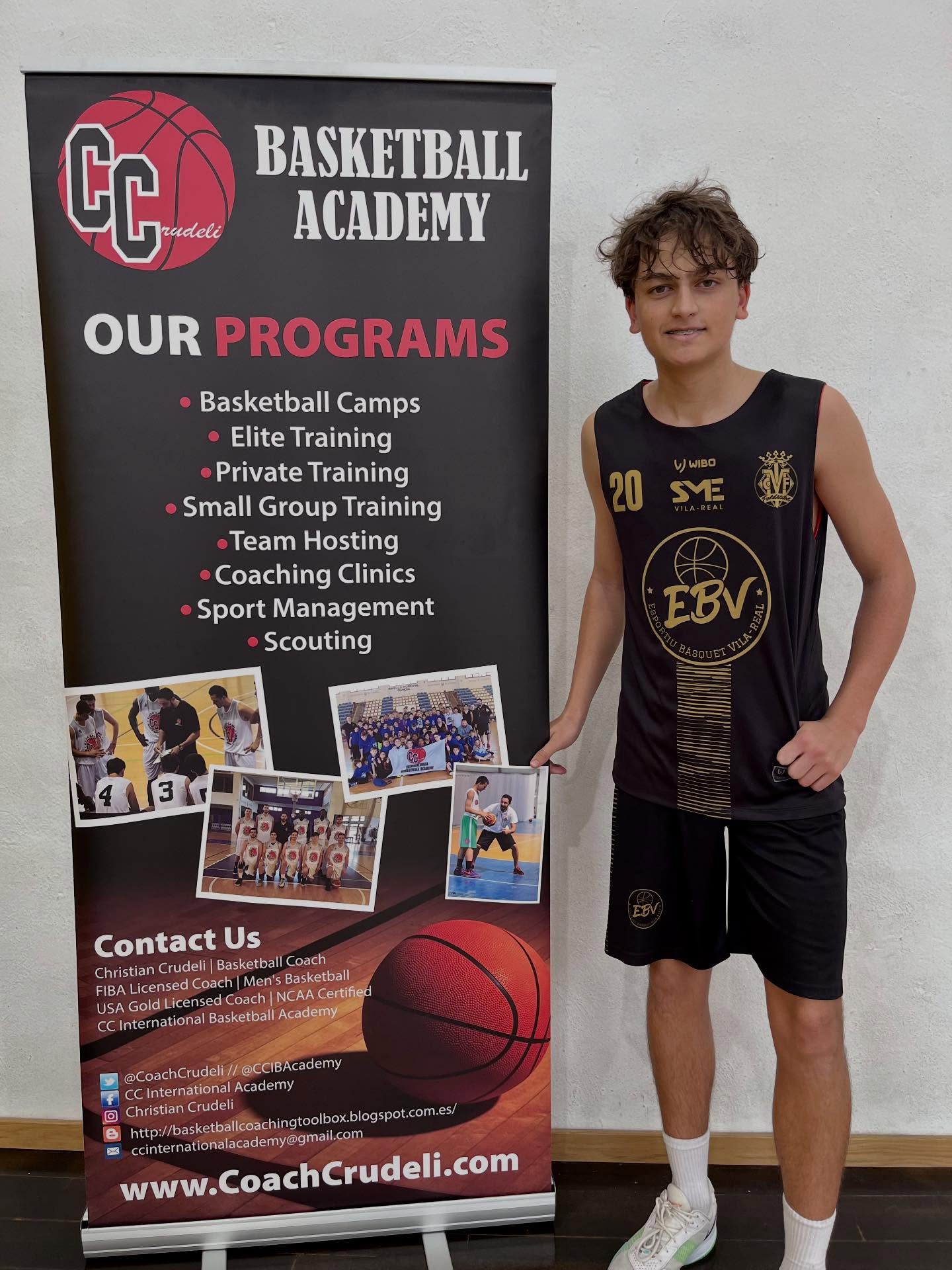 Miles de jugadores han entrenado con @coachcrudeli a lo largo de los años.
Han mejorado, han aprendido… pero lo más importante: han disfrutado y han ganado la confianza para seguir creciendo. 💪🏻🏀
Gracias, Juan, por la confianza!
📍 FIBA | @coachcrudeli | @ccbasketballacademy
#baloncesto #basketballcamp #basketballdrills #basketballcoach #basketballneverstops 🏀
📩 Más info:
www.coachcrudeli.com
coachcrudeli@gmail.com
📱 WhatsApp: 636 88 18 41