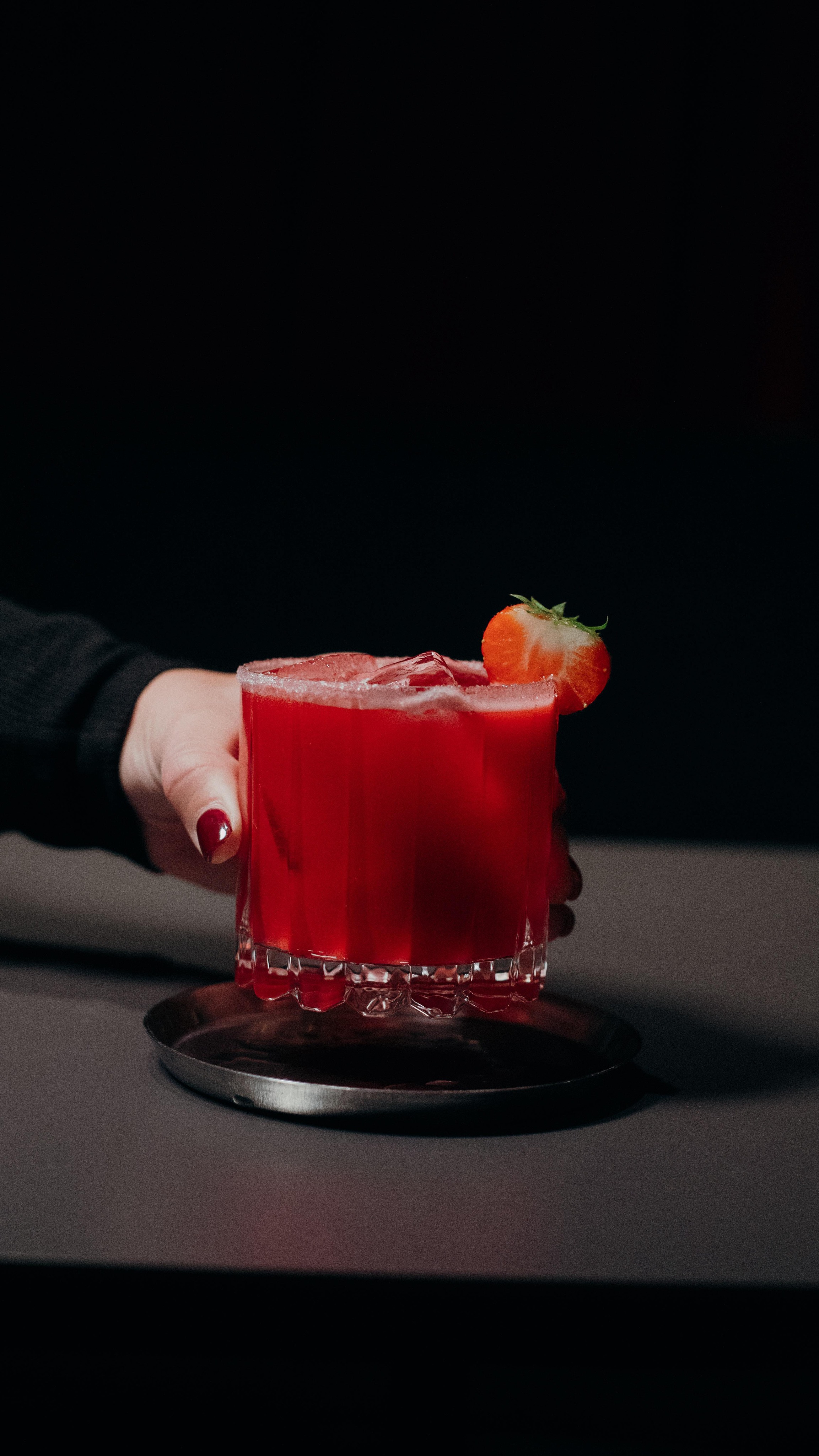 Freitagabend 🍸🖤
Zeit, runterzukommen, anzustoßen und den Abend einfach zu genießen.
Ein Drink in der Hand, Leopold zum Kuscheln 🐶, entspannte Gespräche und genau die Stimmung, die man sich zum Wochenende wünscht.
Unser Team sorgt für den Rest.
Komm vorbei – wir sind ready 🍸