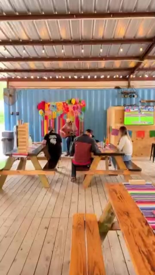 Live music @roosters.icehouse 🐓