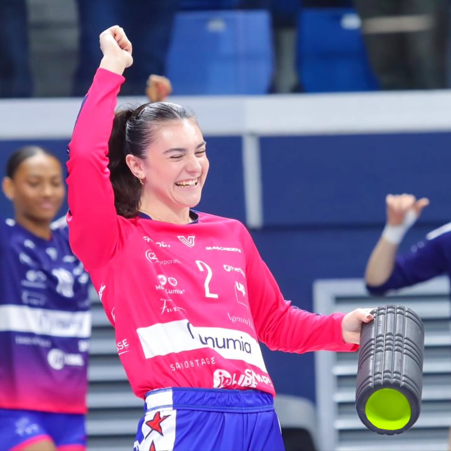 Prima della battaglia, c'è la preparazione.
Focus, energia e recupero.
Pronti per la finale scudetto 🏆🇮🇹
Before the battle, there is preparation.
Focus, energy, and recovery.
Ready for the championship final 🏆🇮🇹
#pallavolo #finals #foamroller #foamrollerworkout #stretching