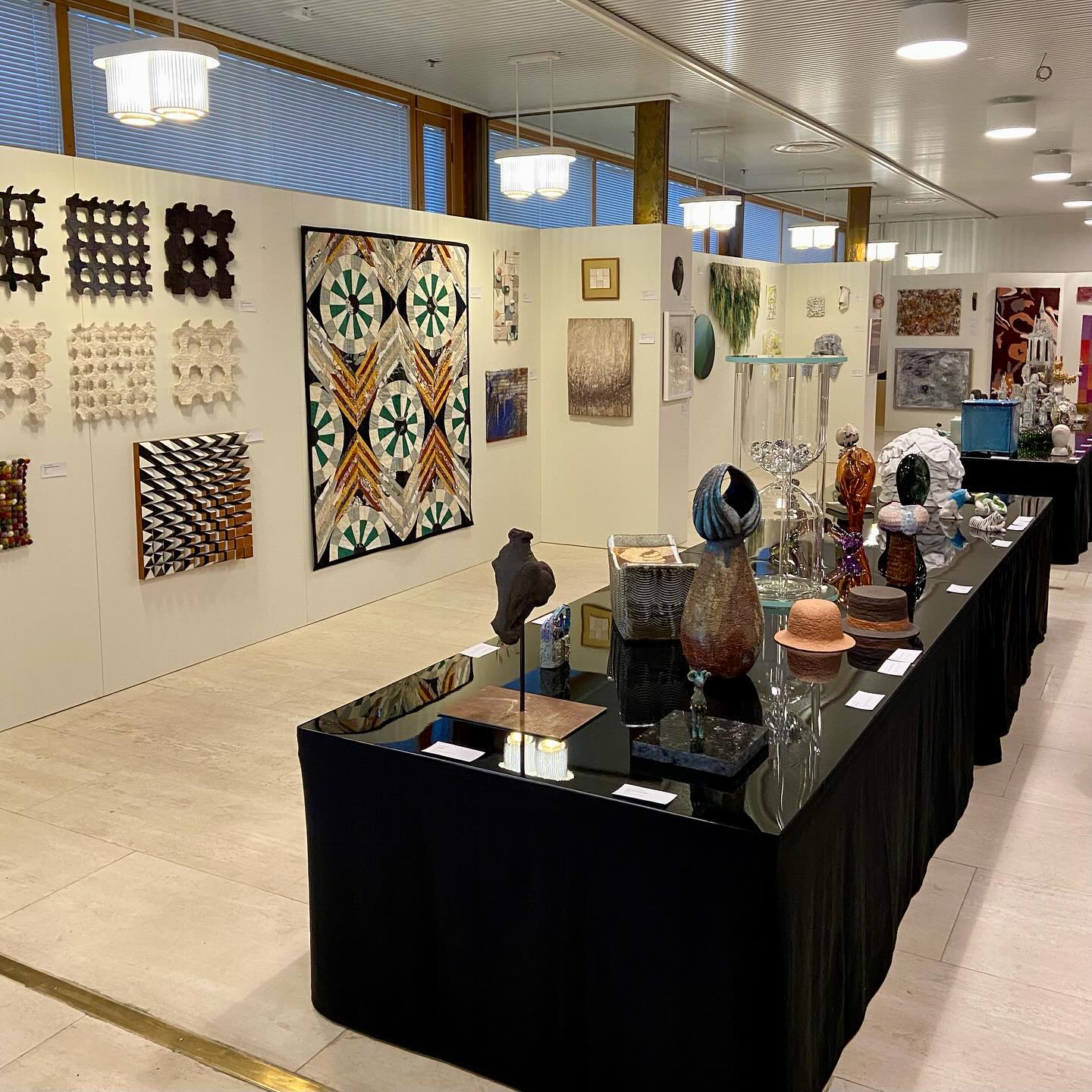 How exciting it is to see my quilt Auri on display at the Ornamo Art Sale in the newly renovated Finlandia Hall in Helsinki! If you haven’t seen Auri in person yet, come and take a look - and while you’re here, marvel at the stunning works by so many incredible artists!
The Ornamo Art Sale takes place from Jan 6 to Feb 22, 2025, at the Finlandia Hall Showroom and online. Explore the artists and reserve a piece through the online store at teosmyynti.fi.
#teosmyynti25 #ornamoteosmyynti #atelierveini @teosmyynti