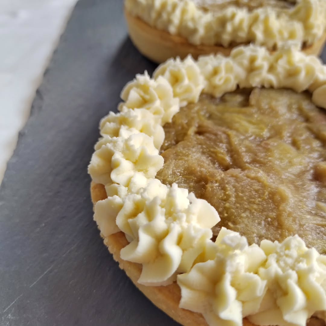 Unsere hausgemachte #patisserie - frisch, saisonal und klassisch französisch.
Gibt's jetzt auch zum Vorbestellen und abholen! Schaut gerne auf der Website!
/Mara
#kuchen #rostock #veganepatisserie