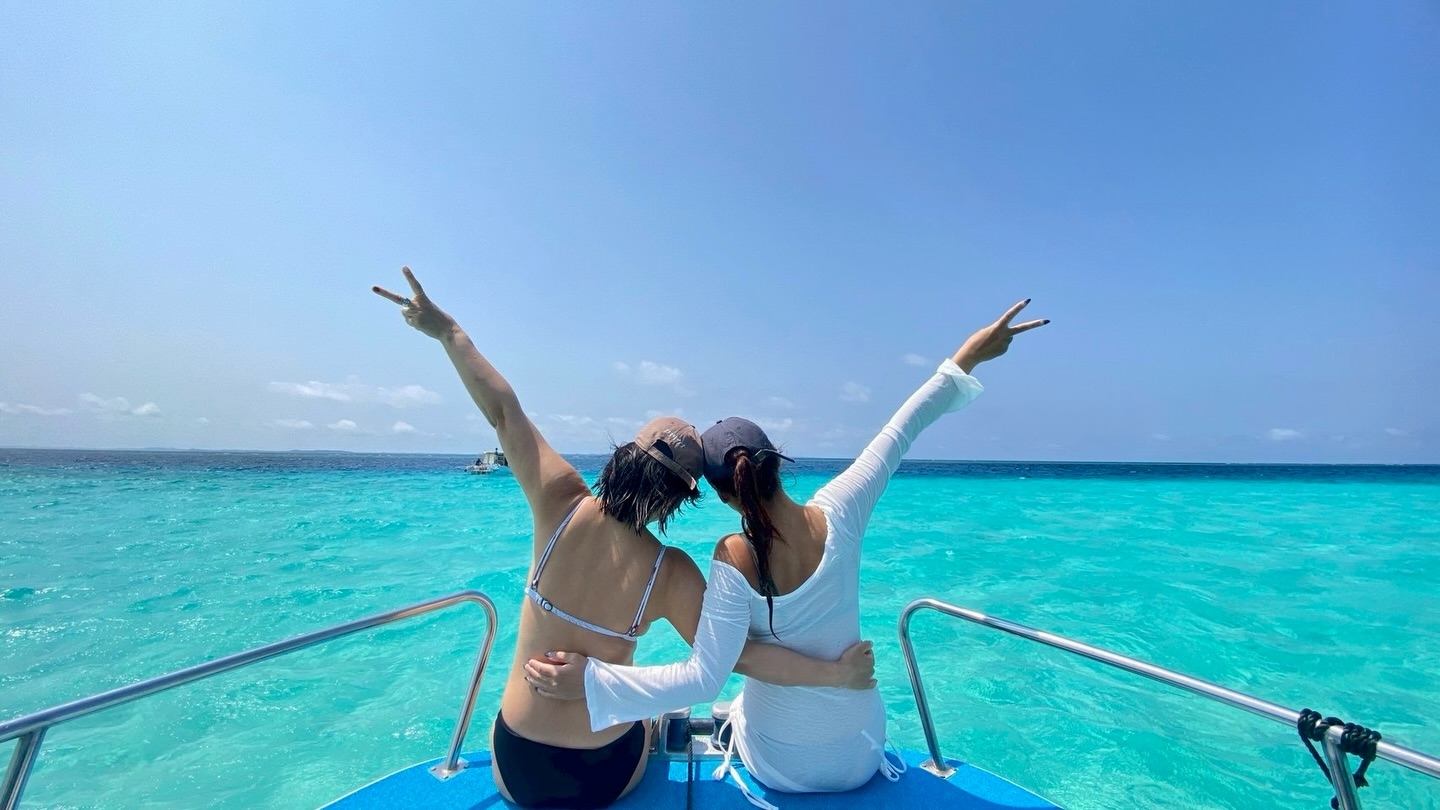 イフ🩵
後ろのグラデーションが綺麗です✨
《 世界に誇る日本一の海“ヤビジ”で
一生の思い出に残る体験を🌏🩵》
▼マーリンのオススメポイント
⑴ 安全第一でご案内🛟
厳しい安全基準をクリアした業者だけが認定される
“マル優”に指定されています
ガイドは定期的に安全講習実施中。
⑵ ヤビジまで一番近い港出発⛴️
半日ツアーで旅行のスケジュールが組みやすく
船酔いが心配な方にもオススメです!
⑷初心者・女性にも優しい🥰
女性スタッフも在籍、
各資格を持ったガイドがご案内!
⑸当日のベストポイントへご案内🐢
海を知り尽くした宮古島育ちの船長が
数あるシュノーケルポイントから
その日のベストコンディションへ向かいます!
▼ツアーメニュー
・八重干瀬シュノーケルツアー
・八重干瀬スキンダイビングツアー
・八重干瀬体験ダイビングツアー
・スキンダイバー講習
→ 各ツアーに𝗘𝗖𝗢プラン(割引)あり
▼𝗘𝗖𝗢プラン 〜環境に優しくお得に遊ぼう🧡〜
各ツアーメニューに適応可能
𝟭.ツアー料金¥𝟭,𝟱𝟬𝟬引き
𝟮. 𝗘𝗖𝗢ルールを守っていただける方
※𝗘𝗖𝗢ルールはHPにてご確認ください
▼ ご予約方法
InstagramトップページのリンクからHPへ
※DMは対応しておりません。
▼船長アカウント
こちらでもツアーの様子をリアルタイムで発信中!
🚢:@marlin_nakasato
▼スタッフアカウント
スタッフ目線のツアーの様子やオフを発信中!
👫🏽:@staff_marlin_miyakojima
#ヤビジツアーマーリン
#宮古島 #八重干瀬 #ヤビジ
#宮古島旅行 スキンダイビング
沖縄 宮古島八重干瀬 ヤビジ
ヤビジツアー 宮古島シュノーケル
miyako okinawa Japan