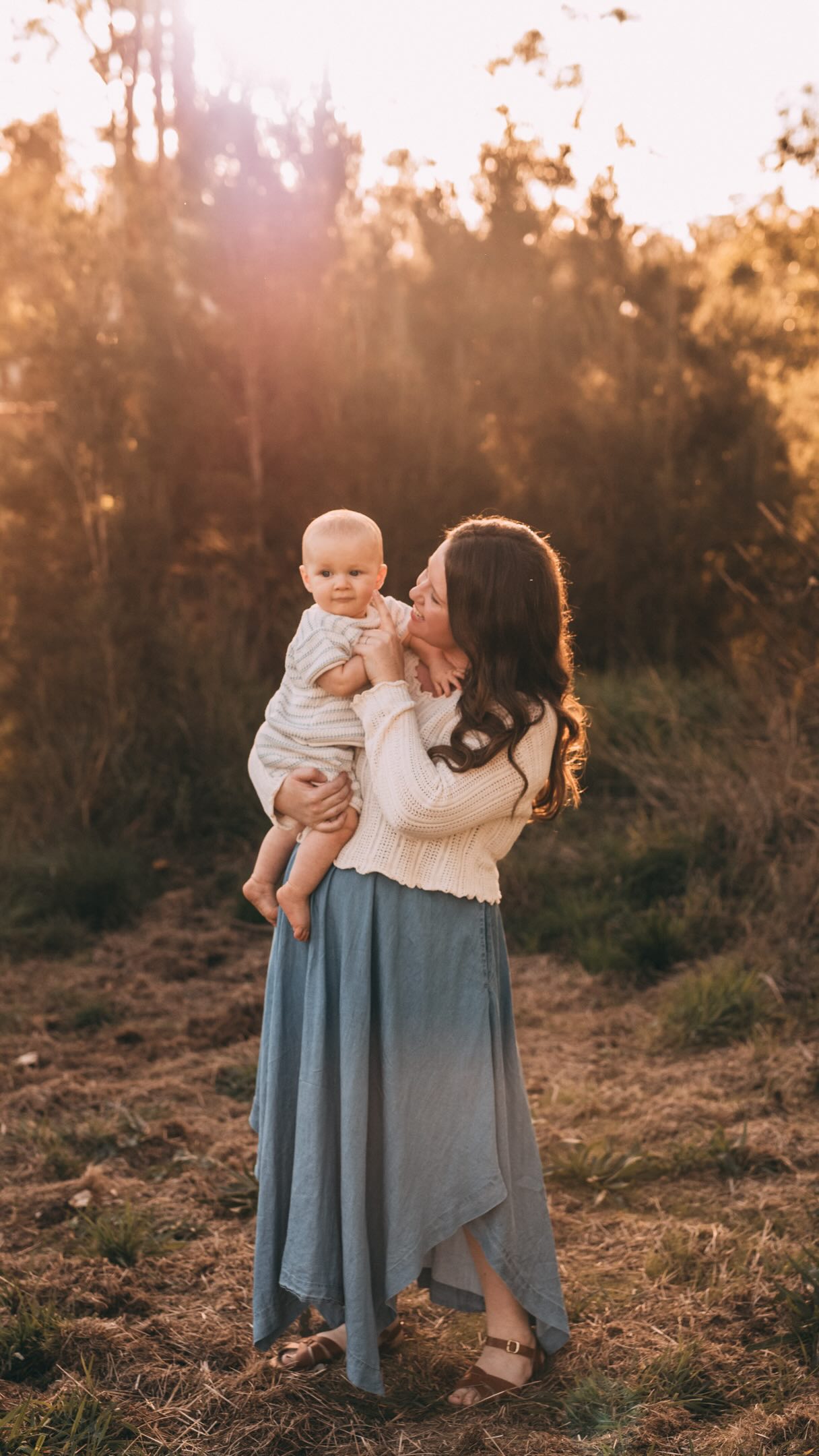 This one is for you mamas! I know sometimes it feels like you can’t get in on the memories because you aren’t feeling yourself, you aren’t dressed, your hair is a mess etc but they won’t care in 20 years from now. They will just want to see you.
#warragulphotographer #gippslandphotographer #melbournephotographer #inverlochphotographer