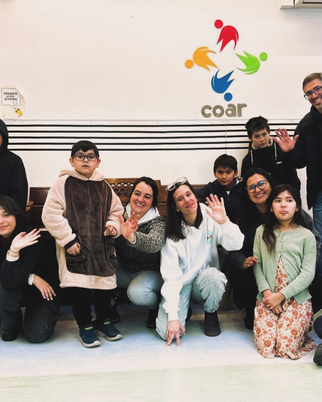 Estamos felices de volver a la COAR @coar.cl con los “Conciertos de la Infancia para la Infancia”, donde los niños son los protagonistas y público. Una muy bonita instancia de intercambio musical en el ámbito hospitalario.
Esta iniciativa cuenta con el apoyo de la COAR, Hospital Roberto del Río @h.rdelrio. Proyecto acogido a la Ley de donaciones culturales, @culturas_cl
