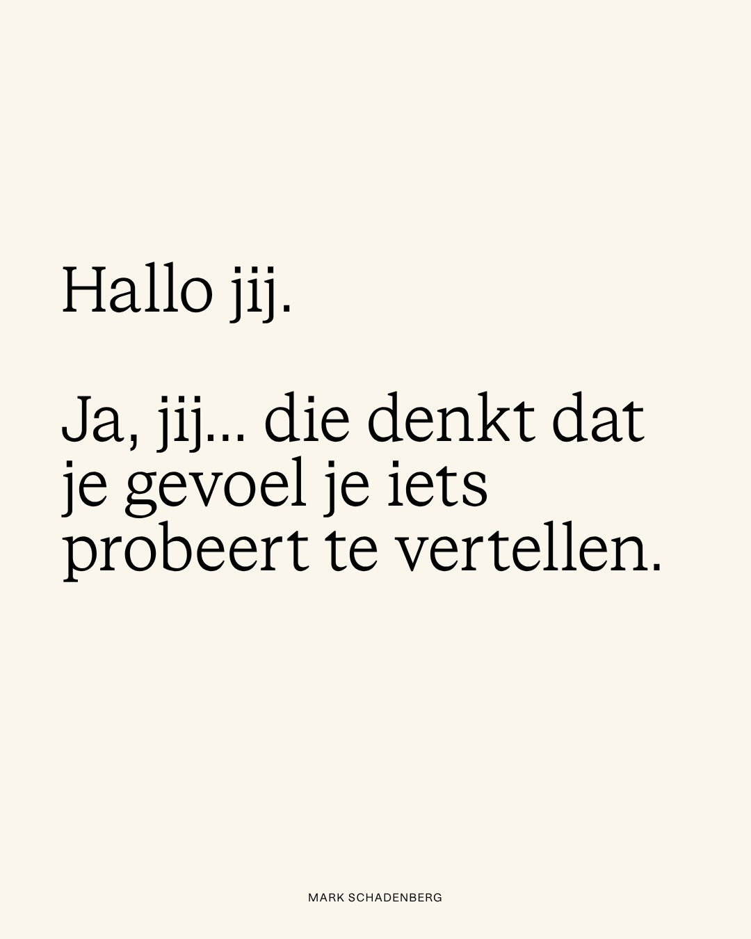 We zijn zo gewend geraakt om angst te verwarren met intuïtie, dat we niet eens meer doorhebben dat we leven vanuit spanning in plaats van waarheid.
Angst maakt lawaai, geeft redenen, projecteert de toekomst en doet alsof het je beschermt, maar in werkelijkheid houdt het je weg van het enige wat klopt… dit moment, hier en nu, waar je lichaam allang weet wat waar is.
De wereld om je heen zal je altijd blijven voeden met prikkels, meningen en onzekerheid, omdat een mens die niet voelt makkelijker te sturen is dan een mens die diep verbonden is met zichzelf.
Maar zodra jij weer gaat zakken in je lichaam, stil wordt en leert onderscheiden wat angst is en wat werkelijk van jou is, verandert alles.
Dan maak je keuzes die niet langer gebaseerd zijn op vermijden, maar op waarheid.
En daar begint vrijheid. Jouw vrijheid.
Als je voelt dat dit je raakt en dat je hier dieper in wilt zakken, reageer met “vrij”. En ontvang de informatie over het jaarprogramma de vrije vrouw.. start 1 mei 2026..
“Een vrije vrouw doet niet wat veilig voelt…
ze doet wat waar voelt, zelfs als haar hele systeem nog wil weglopen.”
#vrouw #angst #persoonlijkegroei #intuïtie