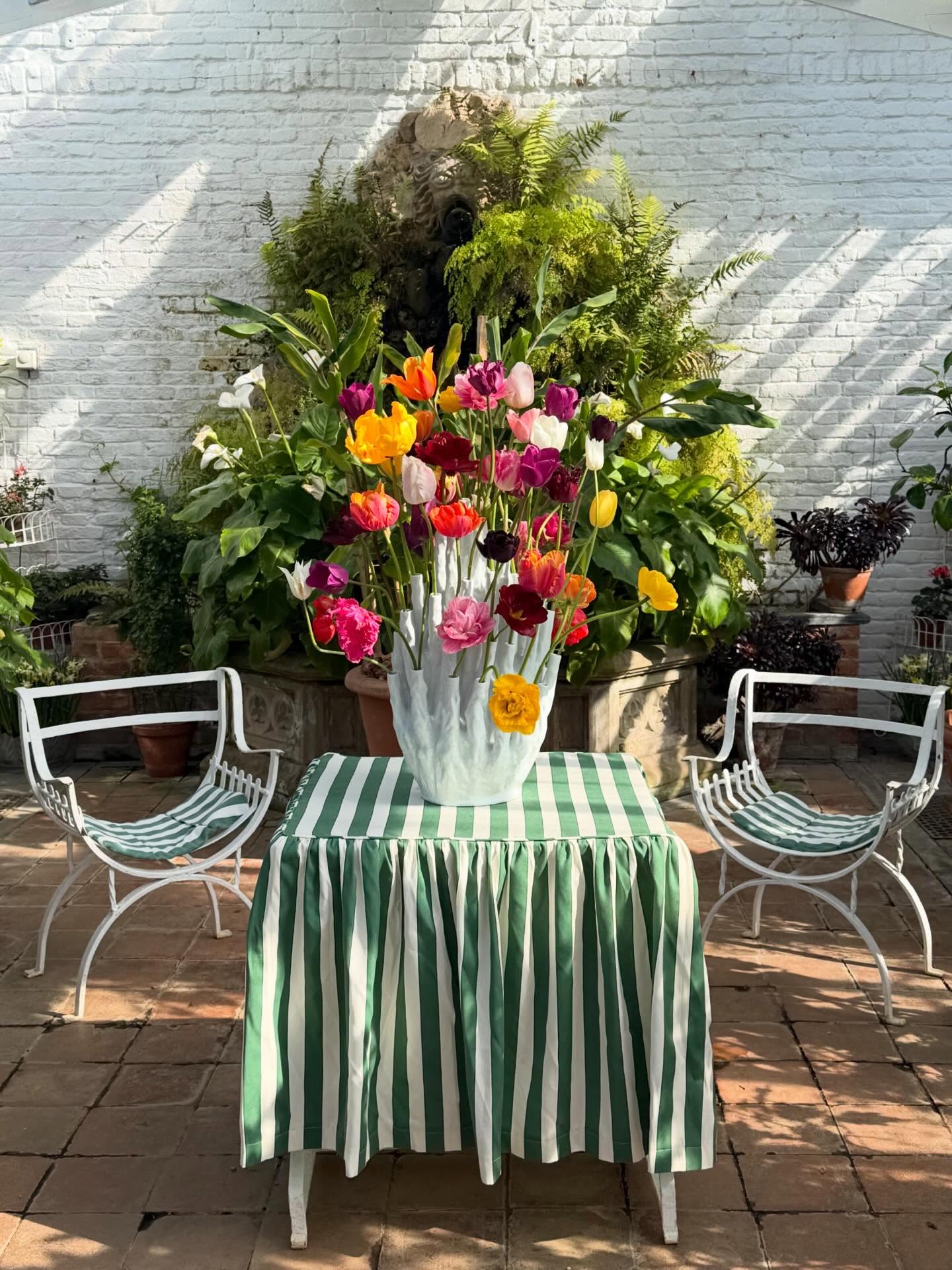 Tulips in the glass house @peter_nyssen (tablecloth fabric by @florasoames !)