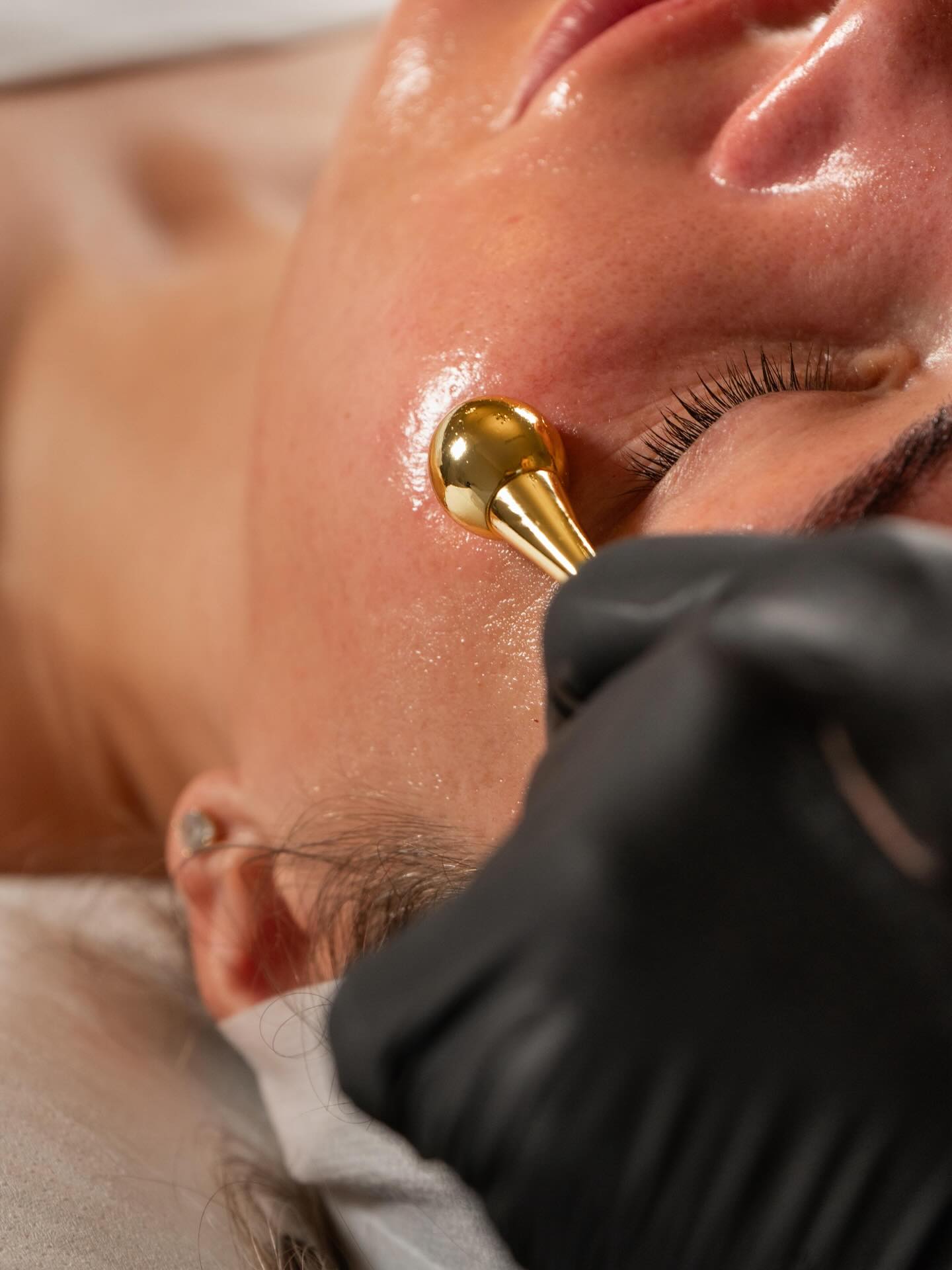 This is my favourite way to nurture your skin and sink you into deep relaxation 😍