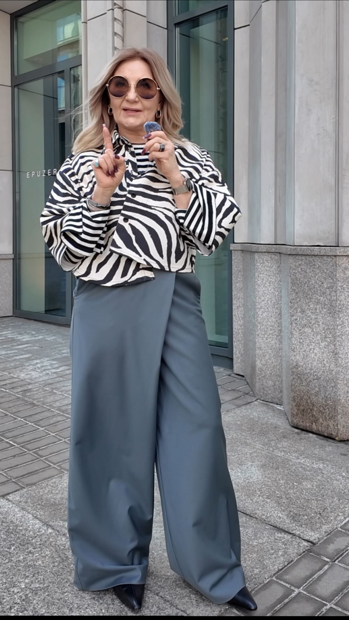 Małgosia opowiedziała nam o rzeczach, które sama kiedyś uszyła, o tym jak jej szafa zmieniała się przez dekady i po co sięga dziś, gdy chce poczuć się