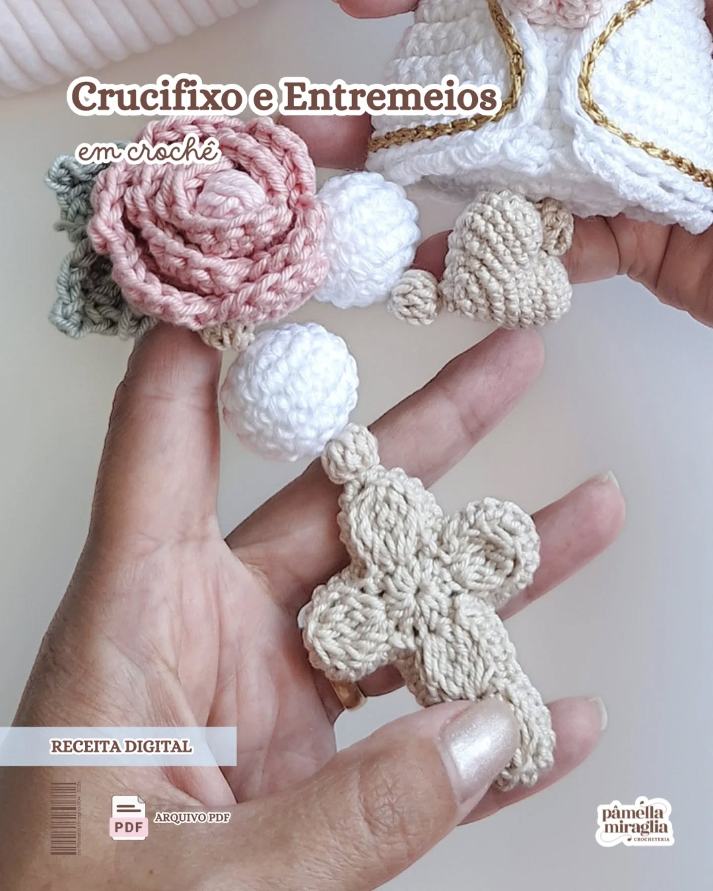 Com esta receita digital em PDF, você aprenderá passo a passo a confeccionar um lindo Crucifixo, e os entremeios: mini contas (bolinhas) e um mini coração. Aproveita que o valor está especial. 🩷
🧶Nível de dificuldade: Básico / Intermediário
📏 Tamanho aproximado:
Crucifixo: 6 cm de altura
Coração: 2 cm de altura por 3 cm de largura
Conta (bolinha): 0,5 cm
(As medidas podem variar conforme o número da agulha, o tipo de fio e a tensão dos pontos.)
🌎 Idioma: Português
💡 Conteúdo da Receita:
Passo a passo detalhado em vídeo do Crucifixo e Mini Contas
Passo a passo detalhada em fotos do Mini Coração
Vídeos de pontos para facilitar o aprendizado
Lista completa de materiais, códigos de cores e Indicação do TEX dos fios
Para adquirir é só clicar no link aqui do meu perfil @pamella.miraglia ou ir até o destaque Crucifixo.
🩷🩷 Se você ainda não adquiriu a receita completa da Dezena Mãezinha do Céu e quiser compra-la junto desse lançamento, me chama no direct que eu te envio um cupom especial de desconto. 🥰