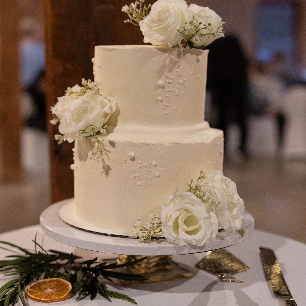 We had so much fun watching these two enjoy every part of their reception from cake cut to dancing!
Wedding Planner: @aray_ofevents Shauna, Meghan, Taylor
Reception Venue: @washmobrewery
Catering: @williamsbrothersmeats
Bakery: @juttie_christine_bakery
Photo/Video: @claireforrestfilms
Photo Booth: Father of Bride
Florist: @hillermannnursery
DJ: A Rockin Dj Jimmy Hussey
Hair: Lindze Gratza
MUA: Aubree Kitchell
Transportation: @topshelfbus
