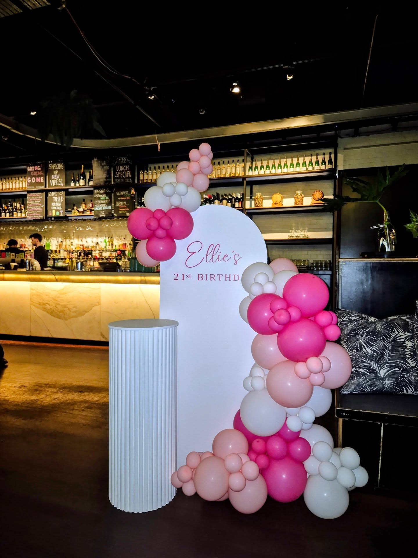 Ellie's 21st Birthday
The petite arch is perfect for small spaces
www.bailandoballoons.com.au
#petitearch #pinkballoongarland
Brisbane balloon garland
Brisbane balloon decorations