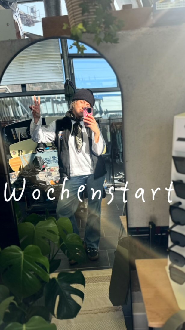 Schönen Wochenstart euch allen ✨
Unser Montag hat heute so begonnen: fast lanes, gute Vibes & sigitarosovaite Dreht ihre Trainingsrunden auf dem Wasser 🌞
So kann die Woche starten ✌🏽
#wakepark #mondaymood #startyourweekright #fastlanes #goodvibes