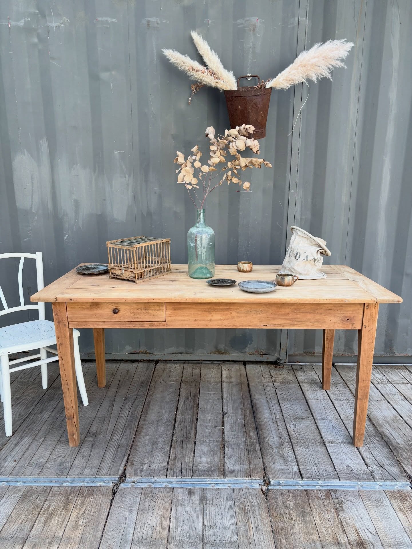 🍃 Ancienne table de ferme
Plateau en chêne clair
Deux grands tiroirs
Dimensions : L 160 x P 74 x Ht 76 cm
Disponible et visible en boutique aux @pucesducanal
#tableancienne #tabledeferme #brocante #oldtable #frenchfleamarket