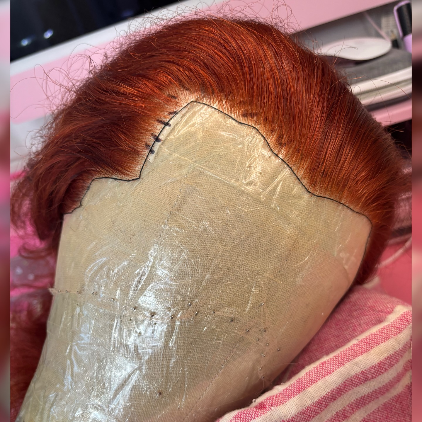 Every strand placed with purpose โจ This wig front was carefully hand-knotted to create a natural hairline that matches its wearerโs. Precision knotting makes all the difference when it comes to realism and long-lasting wear.
Keep your wig looking brand new with my full step-by-step revival routine; a guide that you can follow at home๐ฅ
Link in bio to get it โจ๐๐ฝโโ๏ธ
.
.
.
.
.
.
#hairrevival #howtolookaftermywig #WigKnotting #CustomHairline #WigCraftsmanship