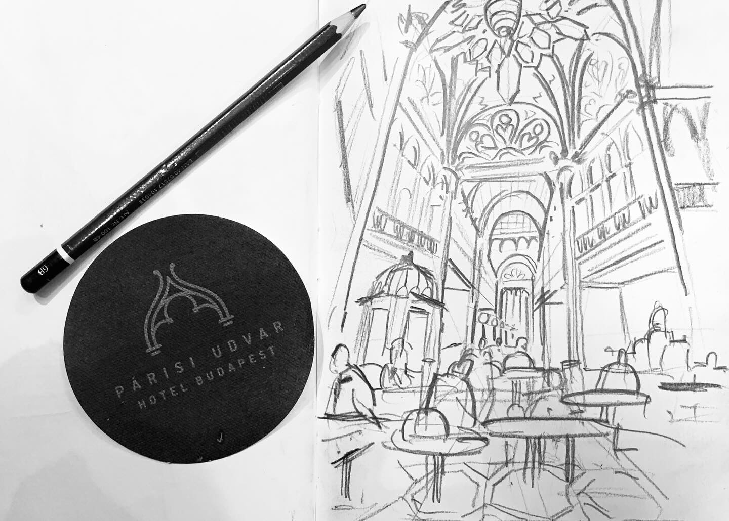 The beautiful @parisipassage , doodle time while enjoying the atmosphere and a coffee.
#parisipassage #sketchbook #doodlesketch✏️ #architecturalillustration