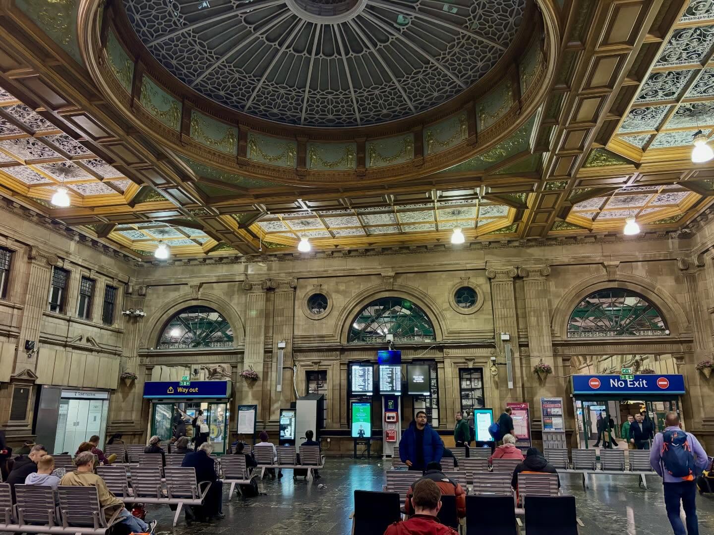 Edinburgh Waverly Station #train #scotland #edinburgh #sirwalterscott