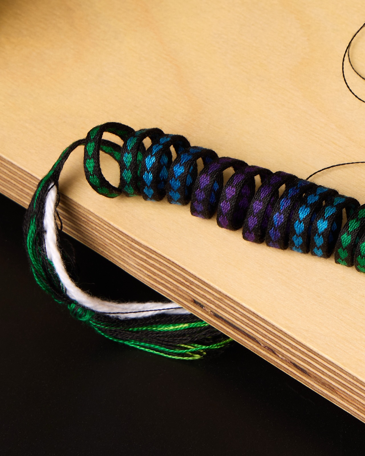 I’m back at the loom weaving rainbow hearts out of silk threads. Here’s a closer look at the beautiful rainbow hearts.
Rainbow dyed silk by @hookandshuttle
Band shuttle by @jeribrock
Penelope band loom by @daedalusspinningwheels
#daedalusspinningwheels #daedaluspenelopeloom #weaversofinstagram #bandweaversofinstagram tabletweaving handwovenhearts