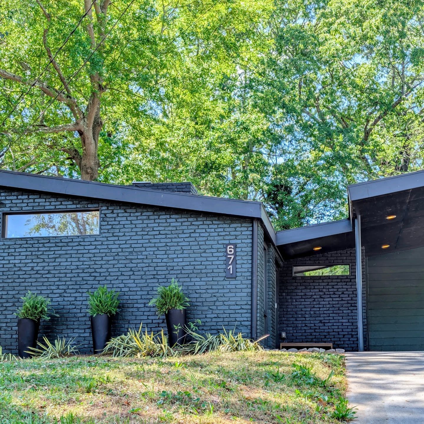 ✨C O M I N G S O O N✨
UNDER $600K
Butterfly roof anyone?
Seemless integration of private interior sanctuary & verdant exterior landscape. Slip thru the glass sliders as you walk from your primary bedroom directly to the kitchen every morning to brew your favorite coffee. Then relax while you watch hummingbirds feed, chipmunks scurry, and the sun rise.
If your agent isn't telling you about this property today, two weeks before it actually hits the market, then you need a new agent.
If you're an unrepresented buyer, msg me. If you already have a Realtor, then you'll have to wait two more weeks to get details.
#whoyouhirematters
#successleavesclues
@midcenturyatlantahomes
@teambedgoodrealtors