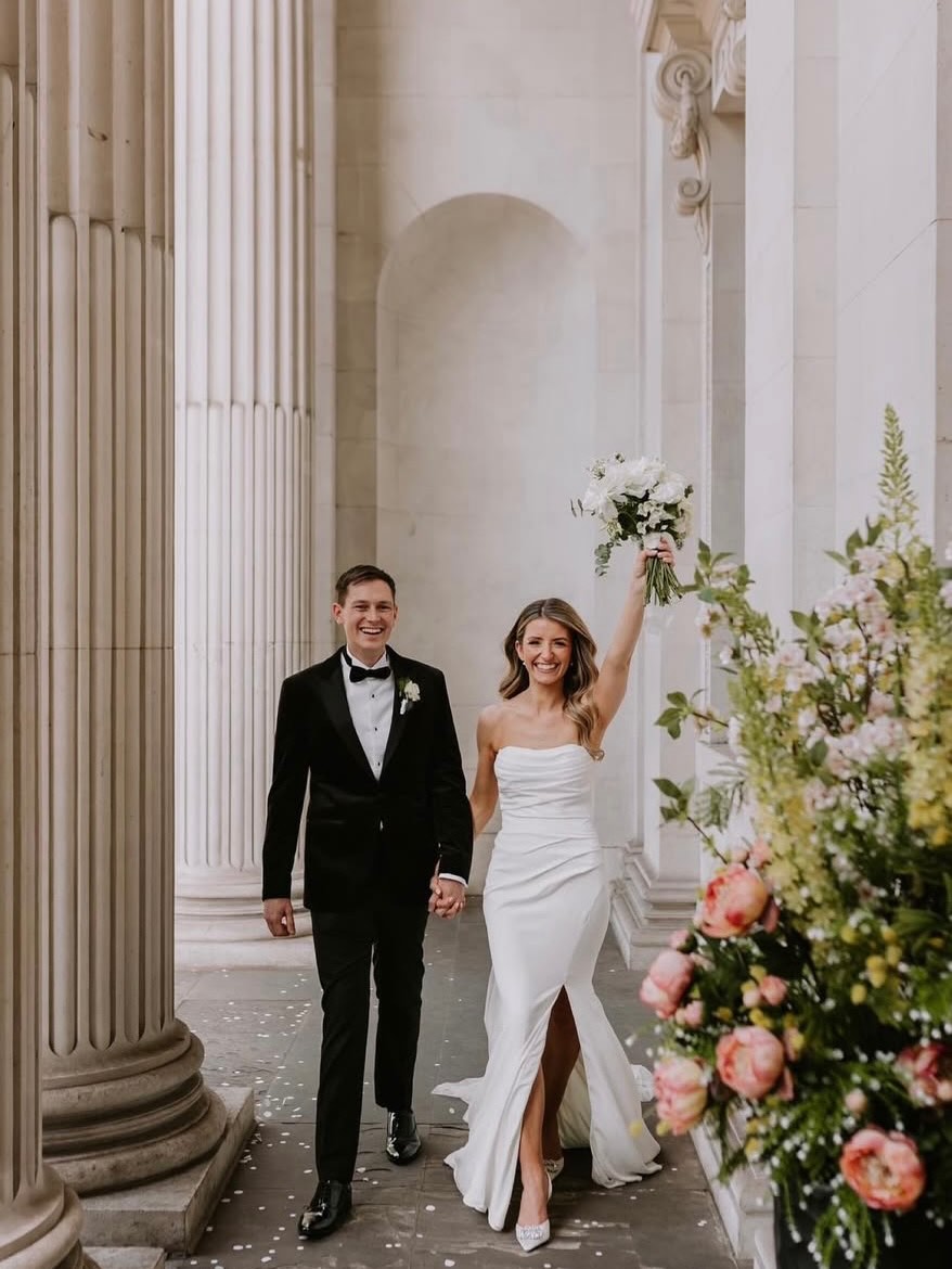 Jade & Tom's stunning white wedding @oldmarylebonetownhallweddings providing the best backdrop for photos followed by an intimate reception @thegreenhouses_ which equally gives a picture perfect background. The bouquet was classic whites made modern with seasonal blooms and roses grown in my little cutting garden. Photos by the ever so talented @nicolelamparska.photography