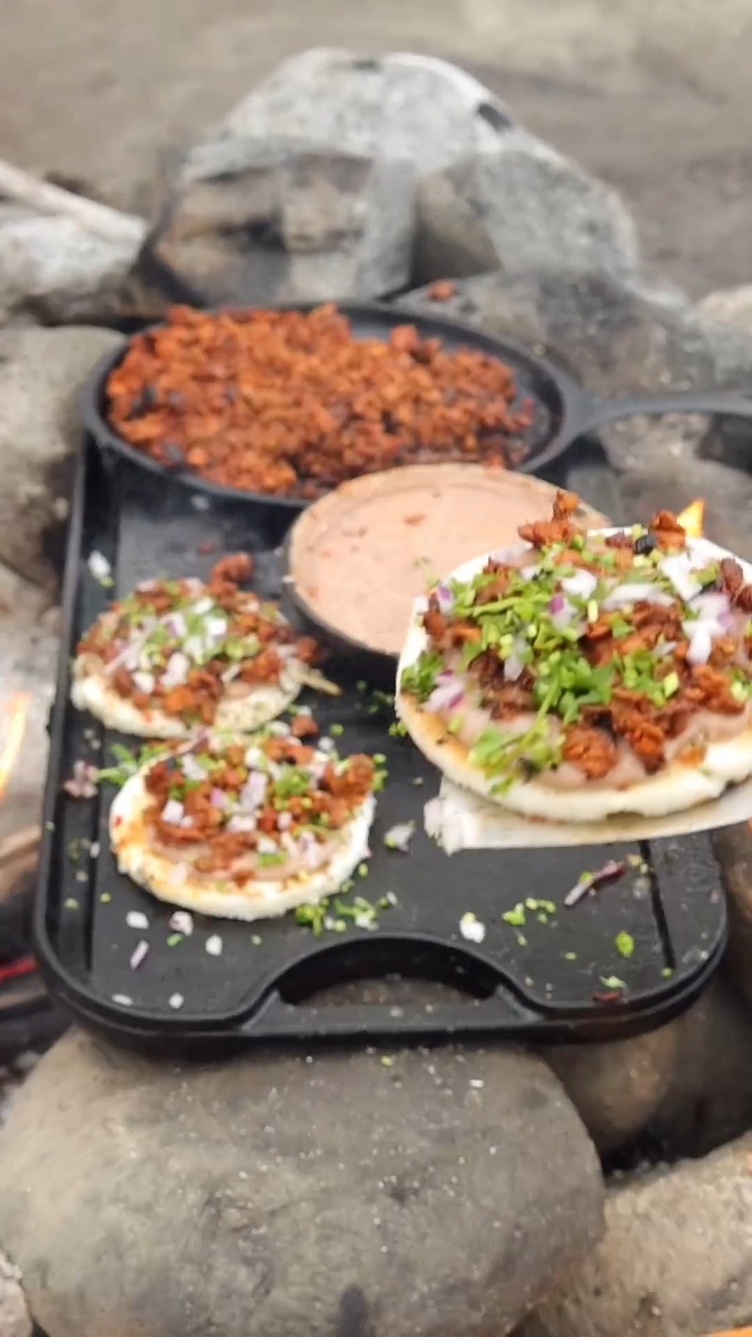 Who says camping food can’t be next level? Chef Miguel is proving otherwise.🔥🌲
This is your sign to upgrade your long weekend meals! 🇨🇦✨
📢 Reminder: our hours stay the same this Victoria Day long weekend!
.
.
.
.
#DonChendo #CampfireCooking #VictoriaDayWeekend #LongWeekendVibes #MexicanFlavors #FoodieLife #BurnabyEats #ShopMexican #Chorizo #Arepas #RefriedBeans #OutdoorCooking #TasteOfMexico #MexicanosEnVancouver #ColombianosEnVancouver #VictoriaDay #Camping #SummerVibes