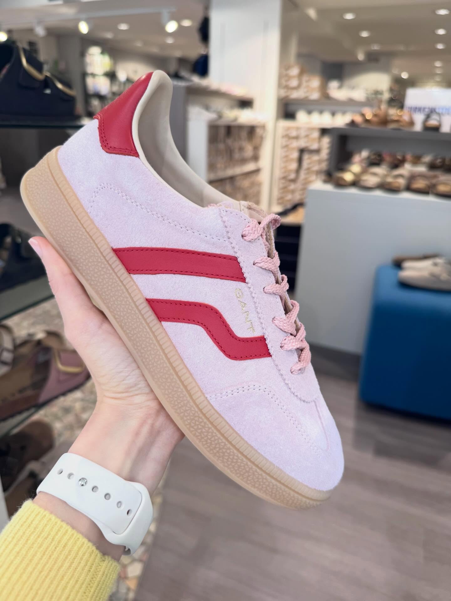 Die aktuellen Sneaker von GANT sind jetzt bei uns im Laden. 🤍
Klassisch, sauber im Design und vielseitig kombinierbar – genau richtig für den Alltag.
Kampa Schuhe in Freising
Schuhhaus Moosbauer in Erding
#gant #sneakers #erding #freising #schuhgeschäft