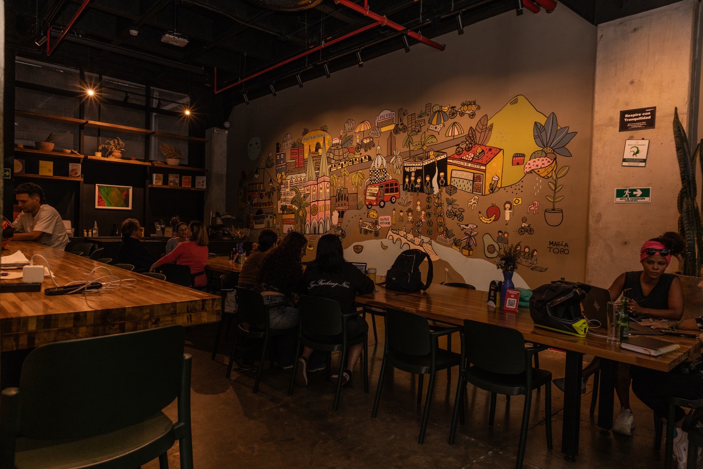 🍽️ Recomendado en @medellingourmet : @alldaycafe___
📌Nota completa en Bloggaleriadearte.com
Este restaurante no es solo un punto de parada para los amantes del buen café, sino un laboratorio de sabores que, en esta edición de Medellín Gourmet, ha decidido tirar la casa por la ventana.