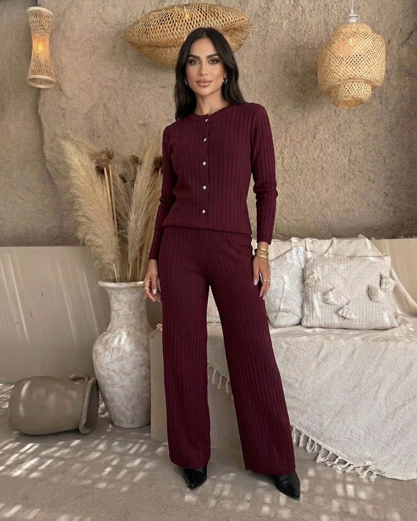 Alerta de Look Desejo! 🚨✨
Conjunto de tricot em Modal canelado. Ele tem tudo que a gente ama: conforto, caimento perfeito e as cores que são a cara da estação. É pra se sentir musa sem esforço! 👇 conta pra mim se você também amou!
#tricot #lookdodia #tendencia #comfortstyle #ootd