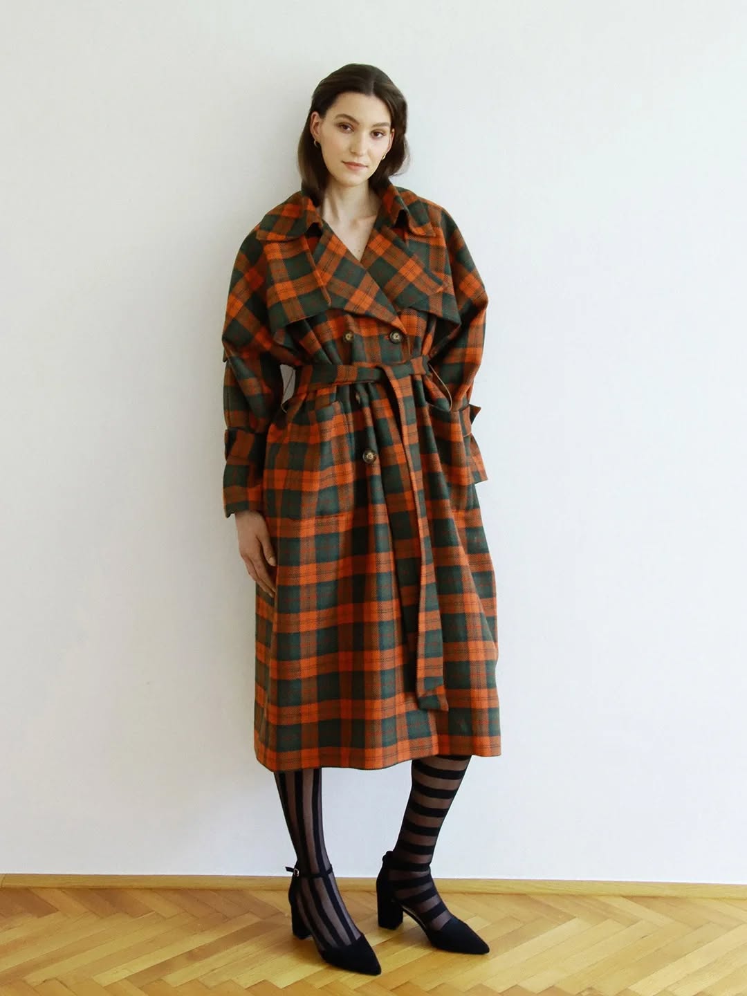 SS26 but timeless. New pieces are ready for You.
Ladie's woolen overcoat for spring and fall made with classical couture techniques.
This piece is genuine eclecticism. Asian silhouete with overcoat pattern details from classical European tailoring in woolen fabric with classical British caro from @evi_latky . This one-of-a-kind coat is ready-to-wear and suitable for eurosizes from 36 to 46 very variably. However we are able to create a custom one in Your preffered size and colour.
DM us for everything You need to know. We are here for Your ideas. All SS26 garments will be on our e-shop soon.
🔥Photography team🔥
Modeling: @eli.hrudnikova from @impactmodelsmgmt
Make-up and hair: @veronikamykolenko
Tighs: @maisonsoksi
Production and logistics support: @cestmirpontski
Dress, styling, photography: @klarazidkovaa
#ss26 #buttimeless #eclecticdesign #woolenovercoat #klarazidkova