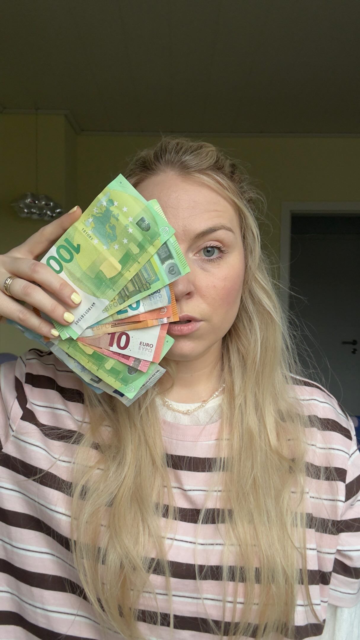 💸💸💸 Chronisch und unheilbar krank zu sein ist alles andere als billig oder ein Vergnügen – und schon gar nicht bedeutet es, sich einfach auf Krankheitstagen auszuruhen. Es ist so viel mehr – und unter anderem schlichtweg extrem teuer.
Auf meinem Profil findet ihr einen Beitrag wo all Kosten aufgelistet werden! ✨
#endometriosis #endometriose #aufklärung #money #chronischkrank