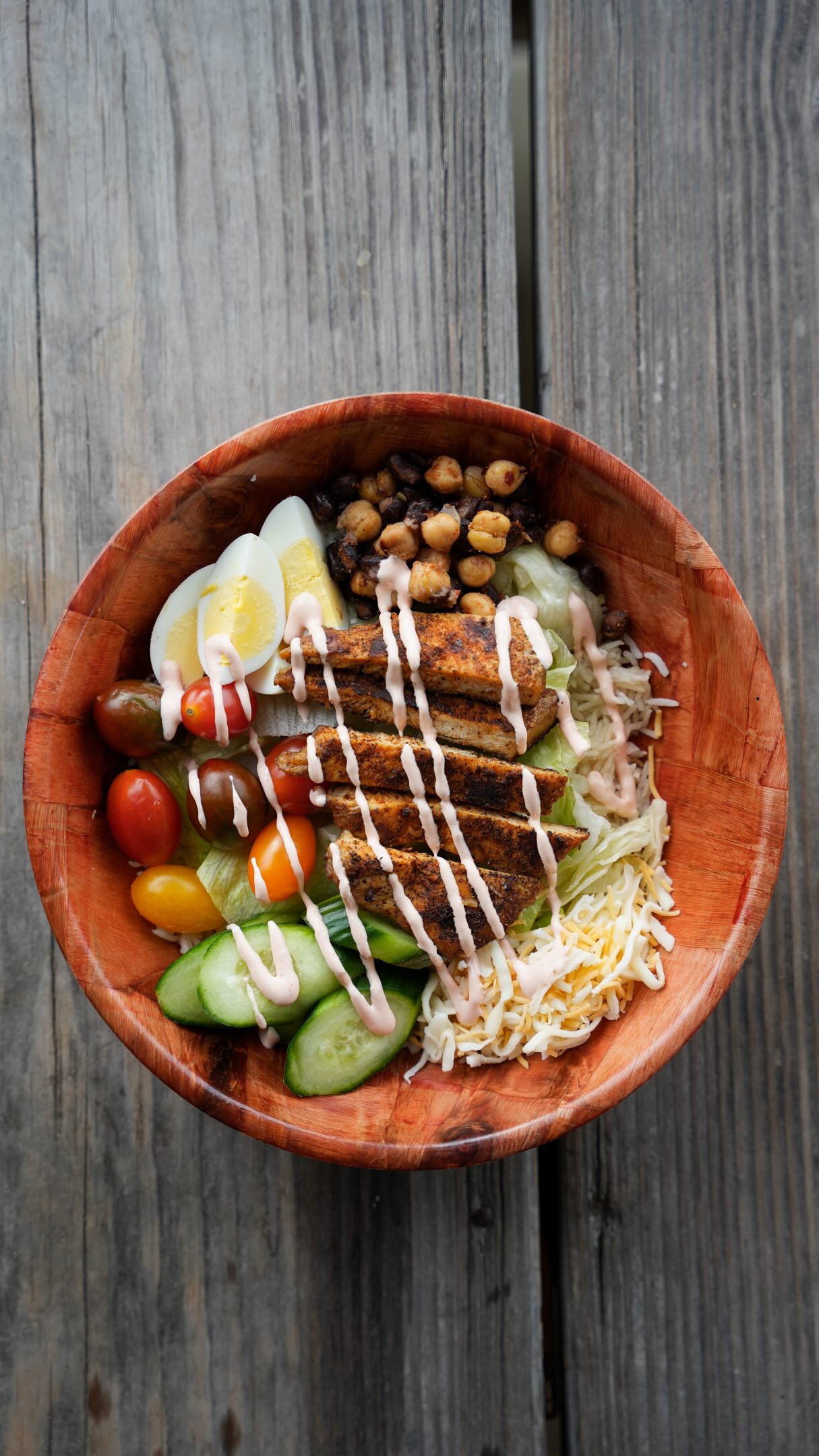 You spoke, and we listeded! If you haven’t heard, Saturdays got a bit of a facelift recently.
BUILD A BOWL !
𝙎𝙏𝘼𝙍𝙏 𝙒𝙄𝙏𝙃 𝘼 𝘽𝘼𝙎𝙀
Basmati & Romaine Mix
𝘼𝘿𝘿 3 𝙏𝙊𝙋𝙋𝙄𝙉𝙂𝙎
Cucumbers, Red Onions, Seasoned Beans, Tomatoes, Jalapeños, Banana Peppers
𝙋𝙄𝘾𝙆 𝙔𝙊𝙐𝙍 𝘾𝙃𝙀𝙀𝙎𝙀
Bleu Cheese Crumbles, Feta, Shredded Cheese Blend
𝙋𝙄𝘾𝙆 𝘼 𝙋𝙍𝙊𝙏𝙀𝙄𝙉
Grilled Chicken, Salmon, Ground Beef, Ahi Tuna, Fried Avocado
𝘼𝘿𝘿 𝘼 𝘿𝙍𝙄𝙕𝙕𝙇𝙀
Ranch, Ponzu, Creamy Sriracha, Honey Mustard, Cajun Remoulade, Cucumber Wasabi Vinaigrette
𝙒𝘼𝙉𝙏 𝘼 𝙇𝙄𝙏𝙏𝙇𝙀 𝙀𝙓𝙏𝙍𝘼?
Grilled Onions, Grilled Mushrooms, Grilled Green Peppers, Hard Boiled Egg, Fried Avocado, Bacon
It’s the perfect game-day fuel! 👀😉
Thank you to everyone who has submitted their feedback via our customer survery! Link can be found on the QR codes at the tables around the faciltiy!
#SeeYouAtBills #ILMFoodies #WilmingtonThingsToDo #VolleyballTournament